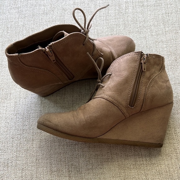 Universal Threads Wedges - Picture 6 of 6